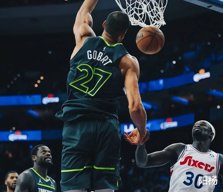 森林狼擒76人取得胜利
