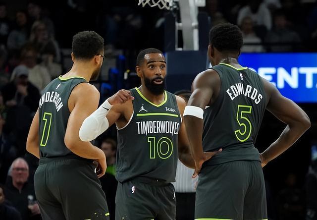 森林狼擒76人取得胜利