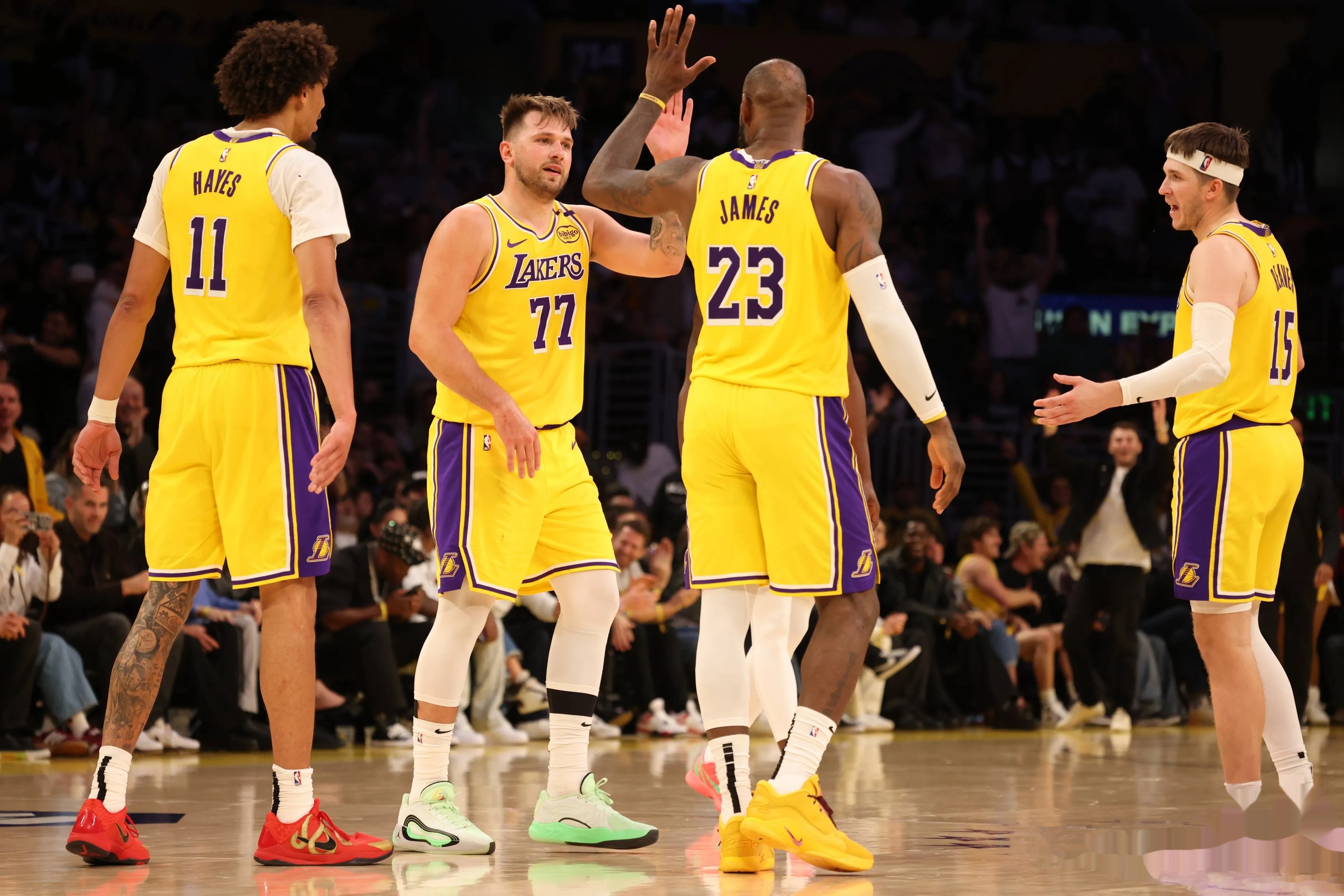 小牛主场告捷，终结湖人连胜