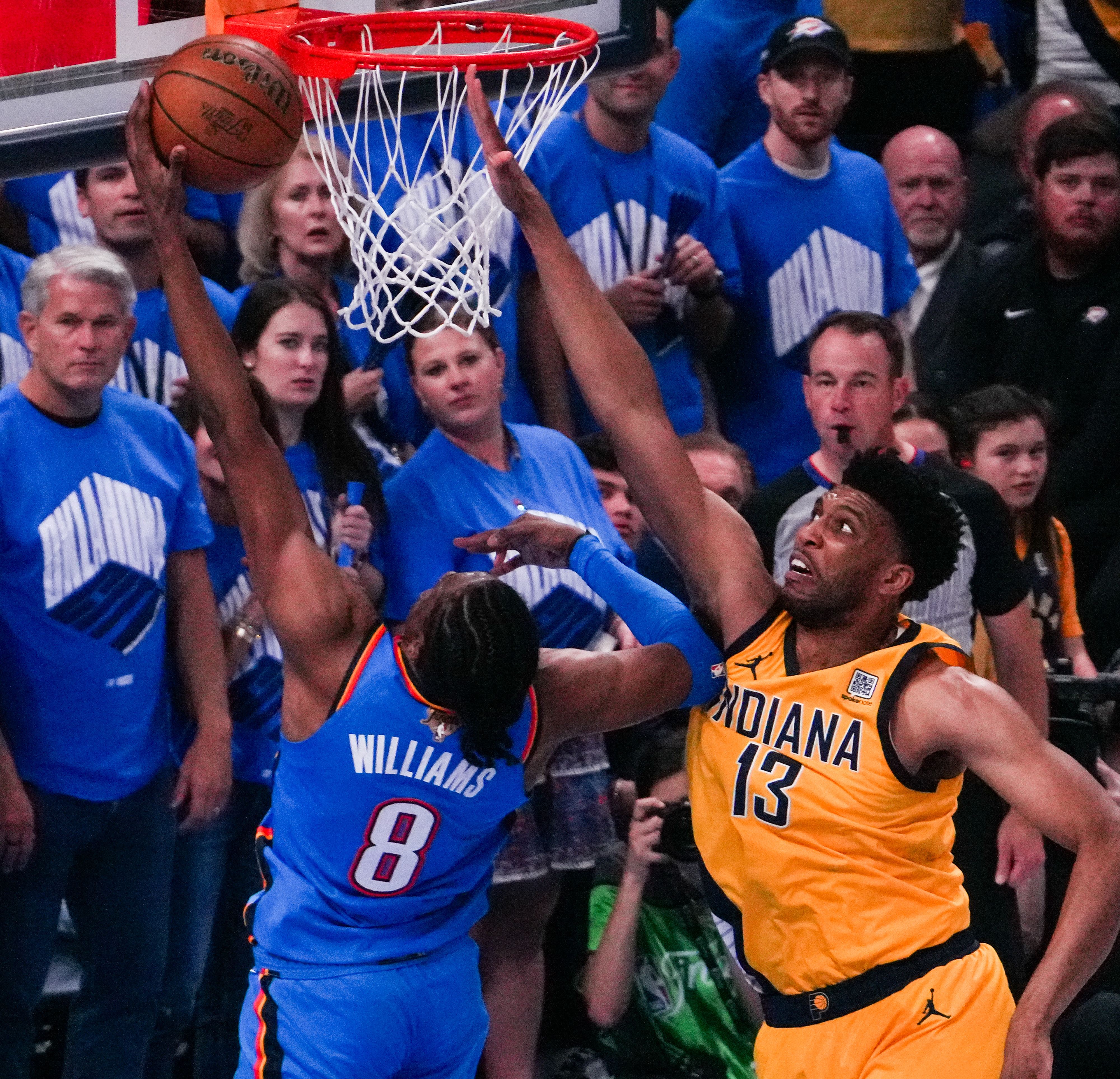 勇士大胜热火，雷霆全队表现稳健的简单介绍