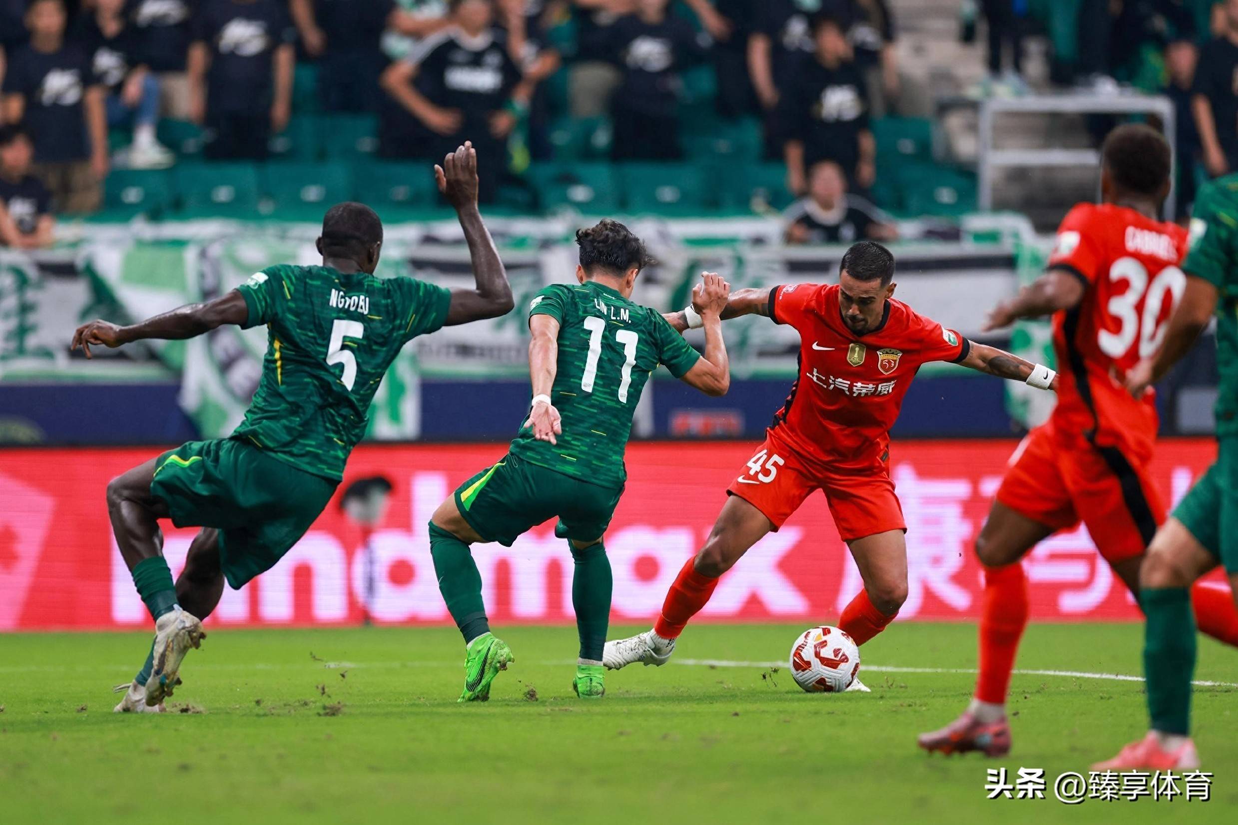 深足遗憾苦笑,主场告负确保争冠局势 深足遗憾苦笑,主场告负确保争冠局势