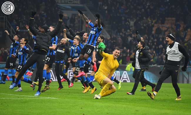 关于AC米兰险胜国米，重新夺回榜首位置的信息