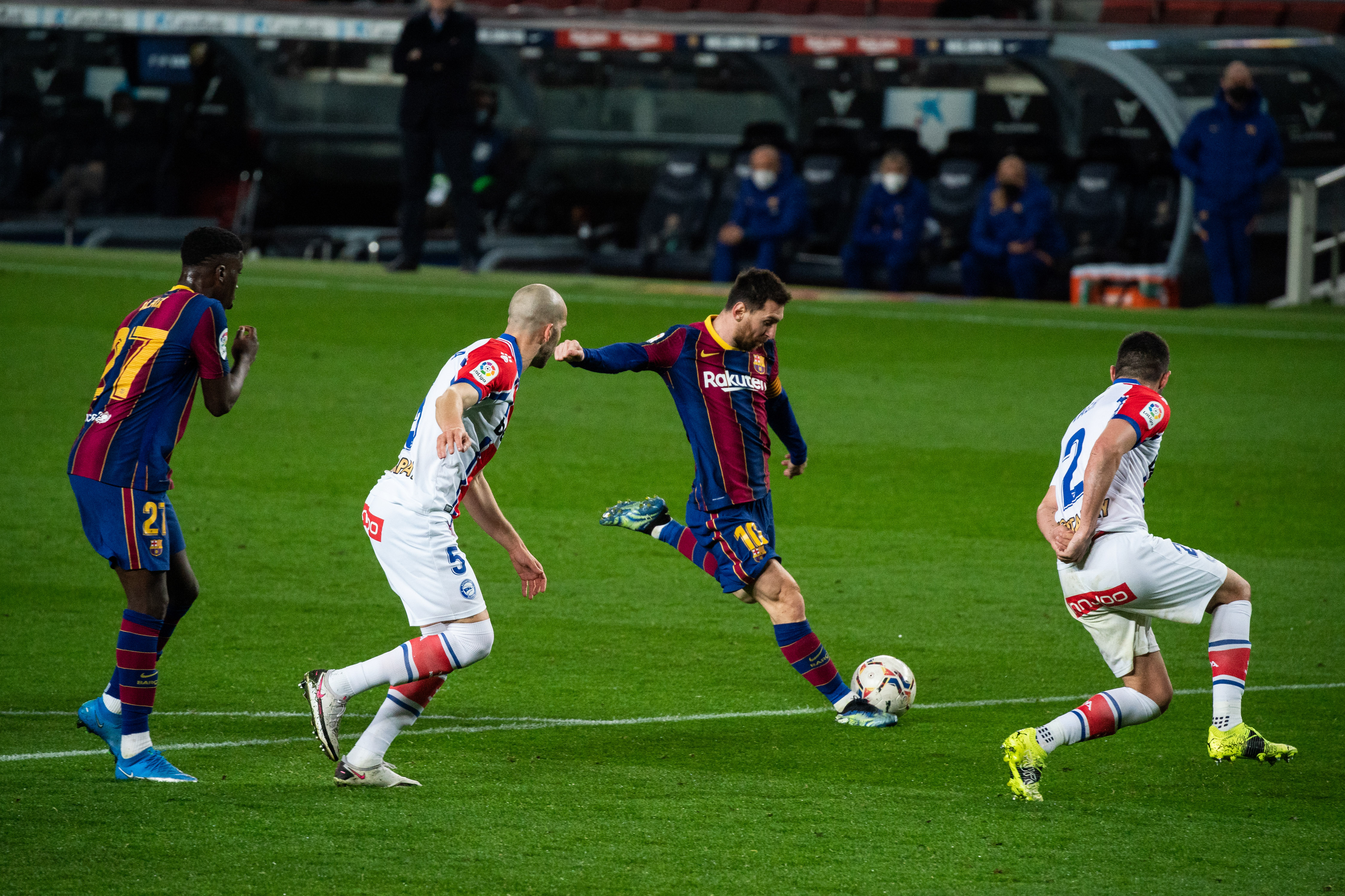 阿拉维斯客场大胜，超越对手积分