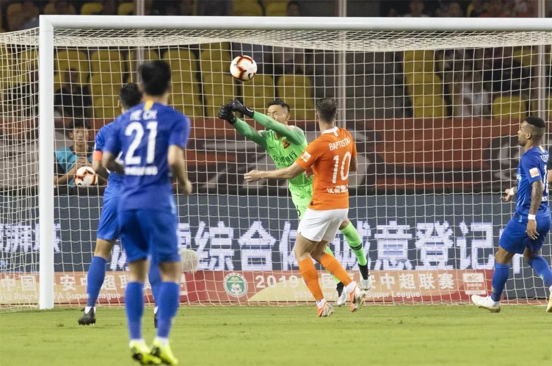 关于江苏苏宁客场憾平北京国安，坚守前三的信息
