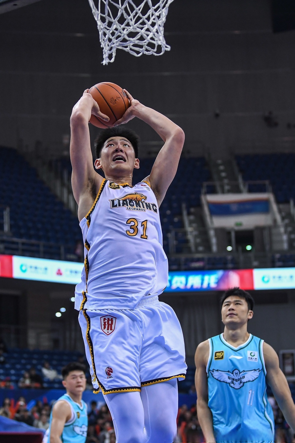 辽宁男篮客场战胜青岛，保持不败纪录