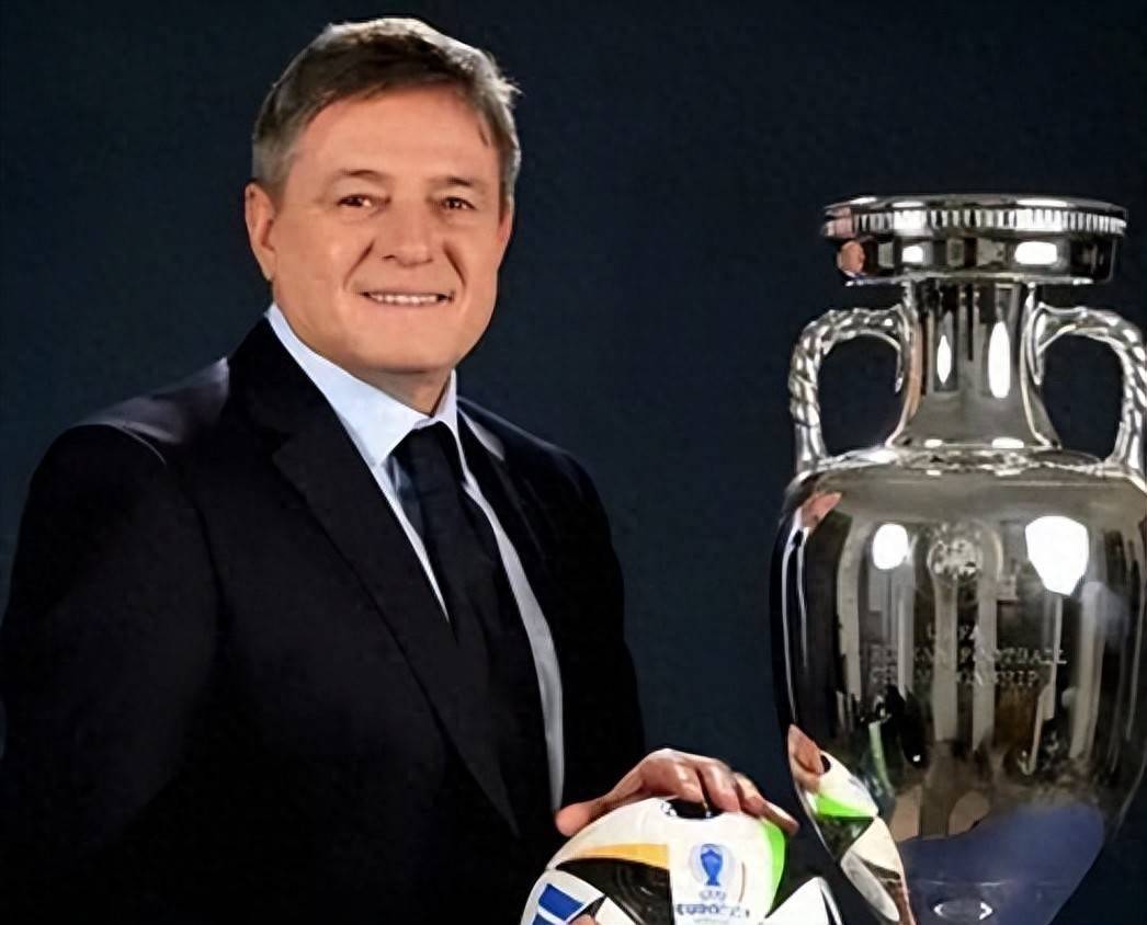 包含欧洲热门球队备战大战，教练紧锣密鼓的词条