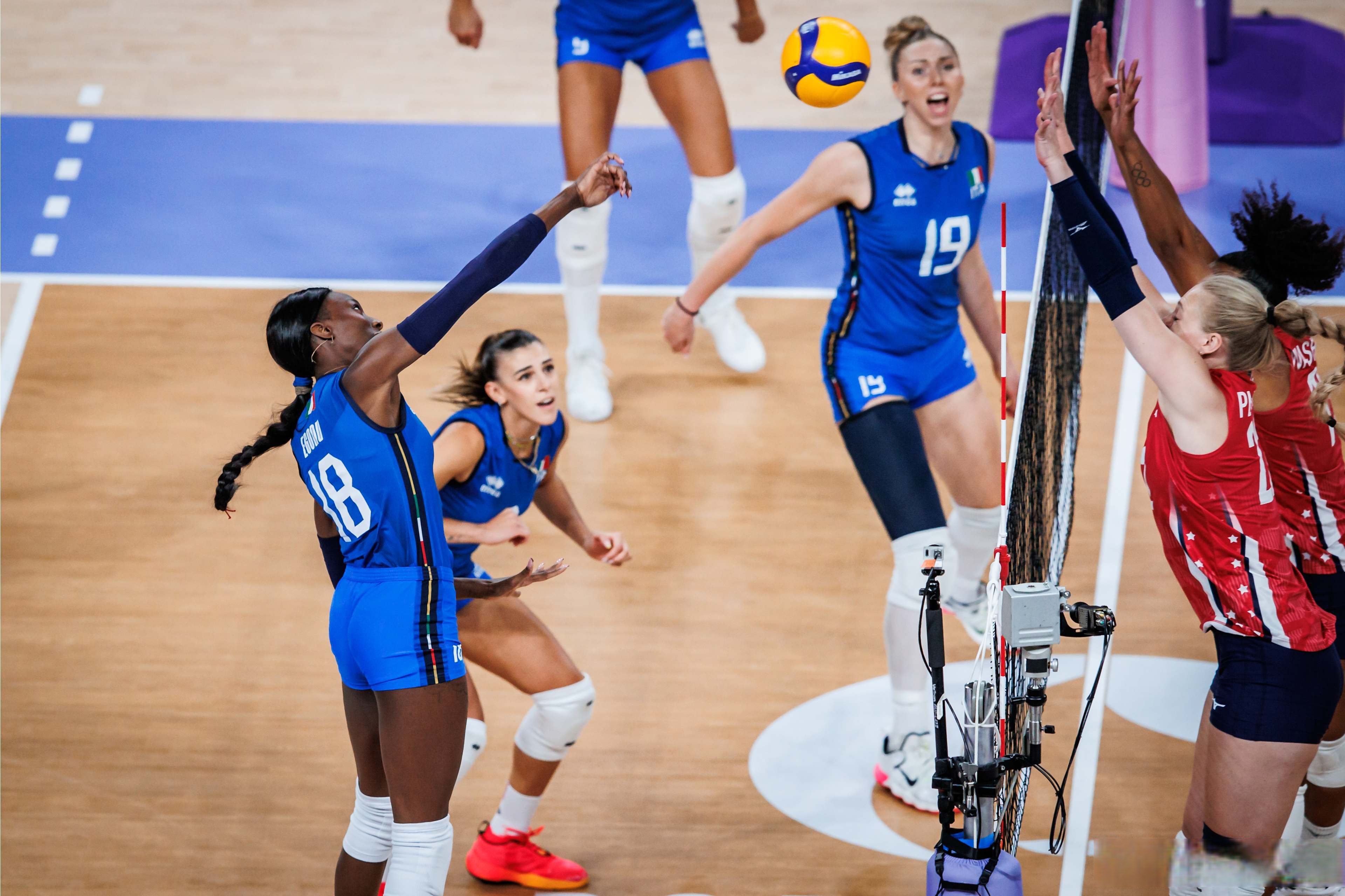 开云体育平台-意大利女排携手晋级决赛，期待夺得金牌