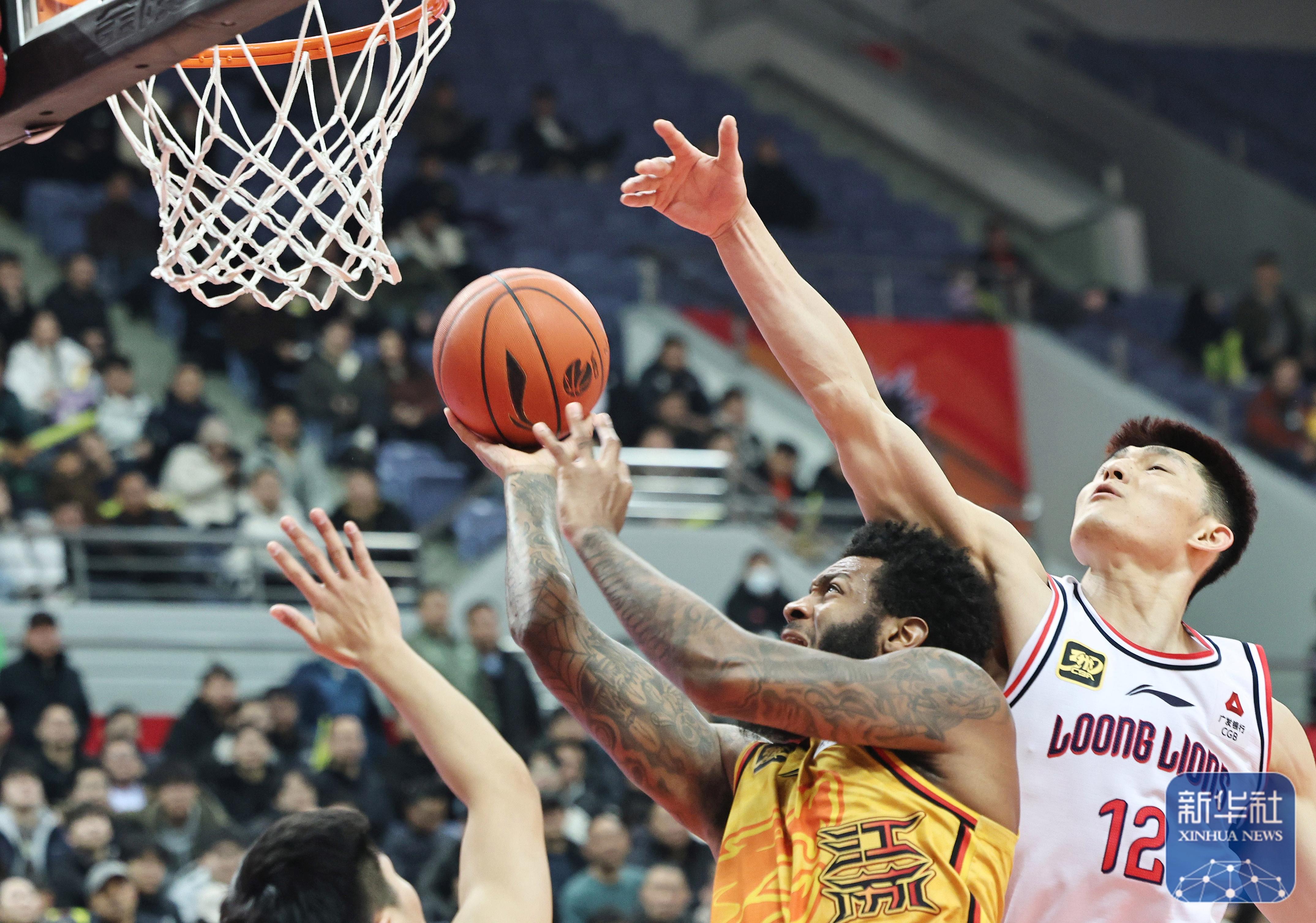 开云体育登录入口-赛场惊现悬殊比分，双方角逐激烈