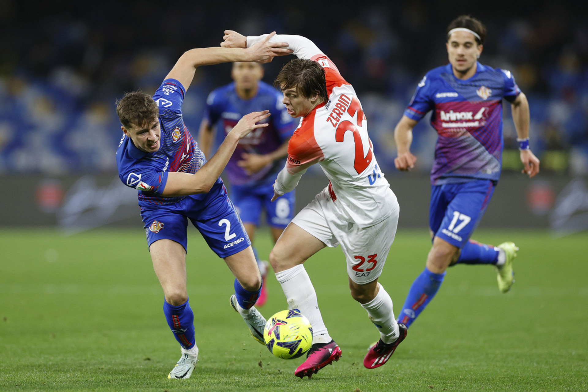 瓦朗谢纳球队备战下一场比赛