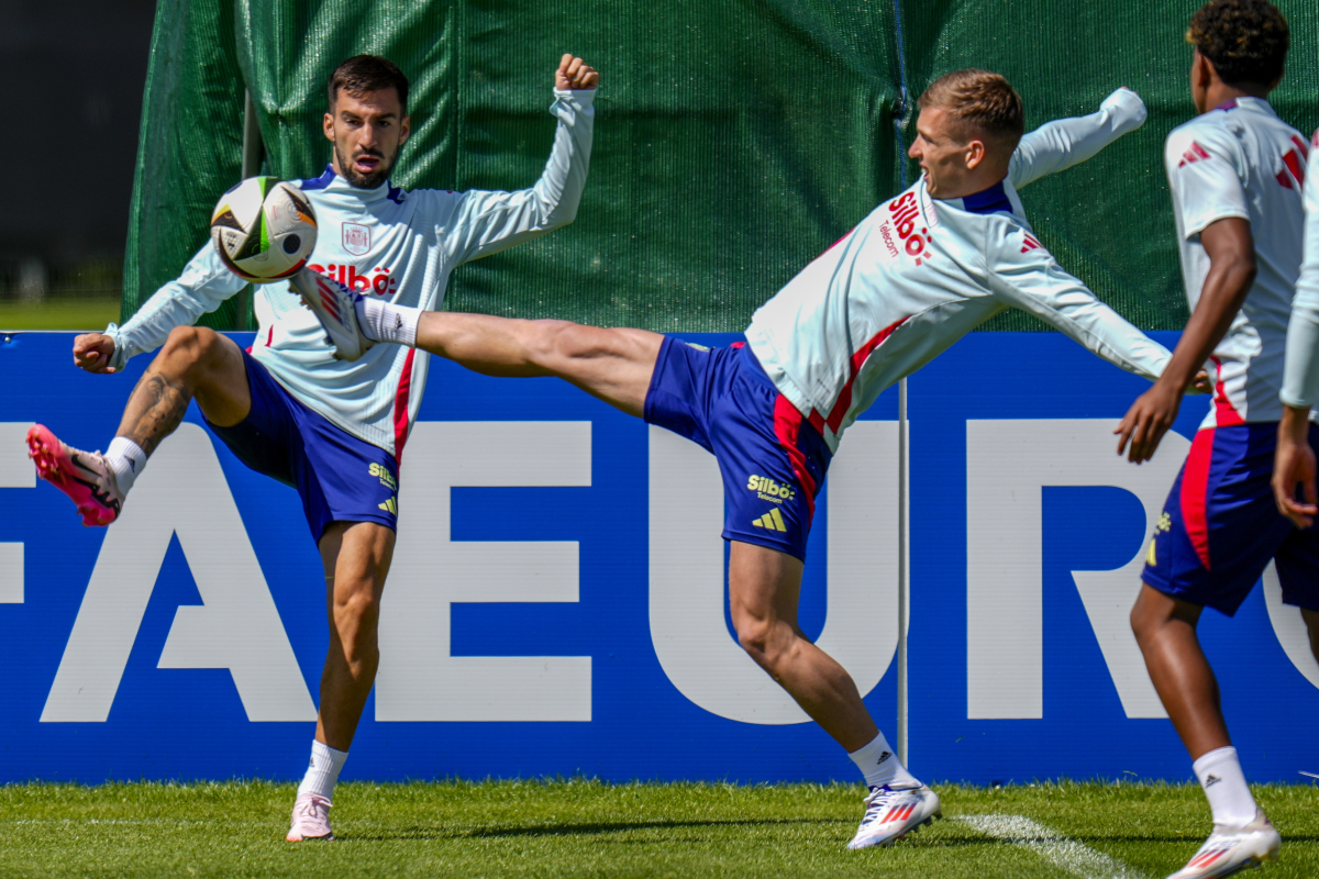 包含冠军之争再起！欧洲足球强队角逐激烈的词条