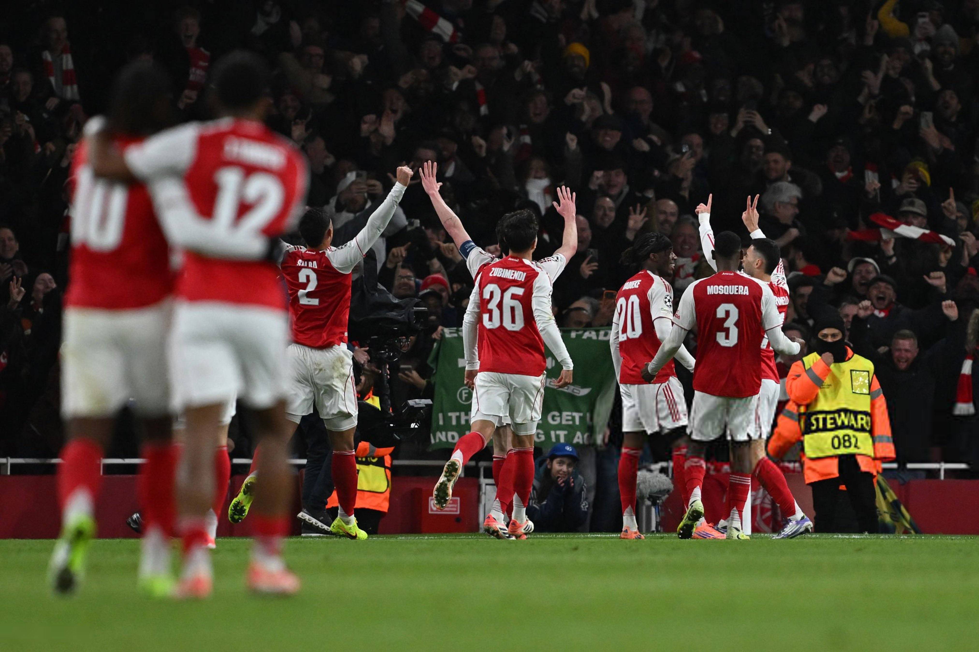 包含拜仁慕尼黑再下一城擒下利物浦欧冠冠军在望的词条