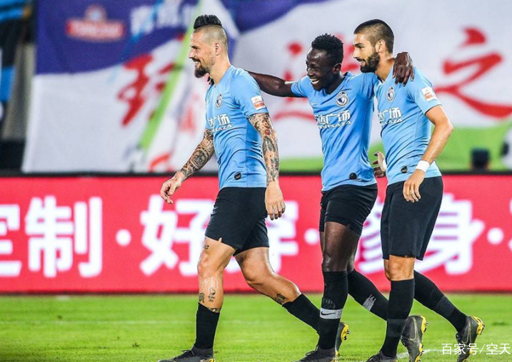 大连一方迎战河南建业，争夺三分胜利