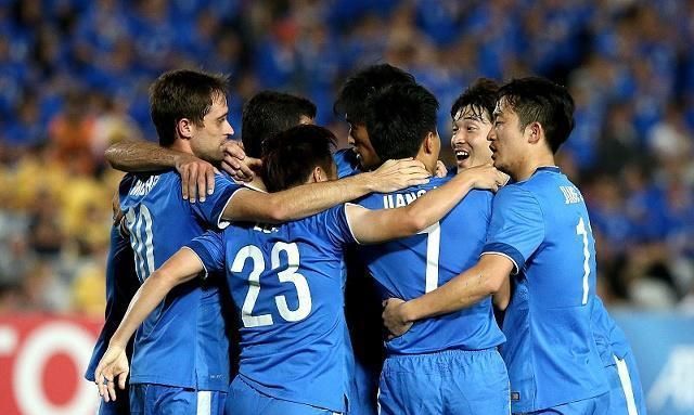 包含广州富力客场惨败广州恒大，遭遇四连败的词条